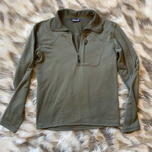 Patagonia olive 1/2 zip pullover- Medium